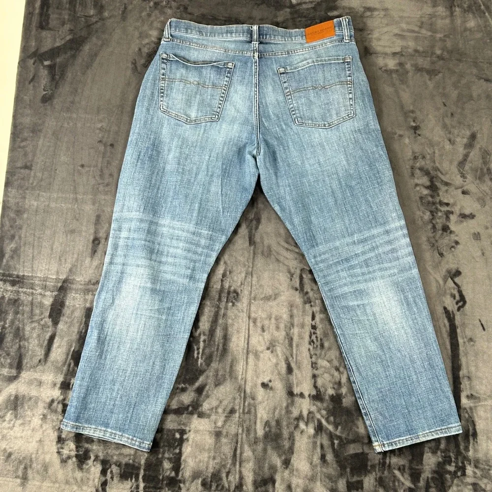 Lucky Brand 221 Straight Jeans Mens 38x30 Blue Medium Wash Denim 3271